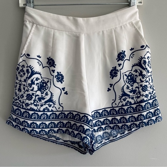 Dynamite High Waist White and Blue Patterned Shorts - Picture 1 of 3
